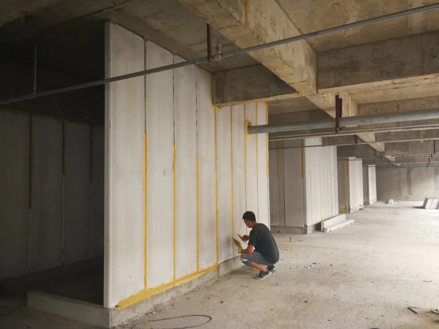 鼎城无机发泡轻骨料混凝土隔墙板施工技术性能研究